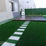 افكار تنسيق حدائق منزلية صغيرةتصميم حديقة أمامية عصرية لفيلا في الكويت بتنسيق نباتات استوائية