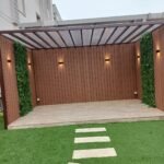 سياج تركيحدائق منزلية إضاءة LED ممرات حجرية وحديقة خلفية بفيلا في الكويت